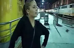 بچه ها فاحشه بالغ به جنگل گرفت و سکی کامل زیر کلیک بر روی زمین