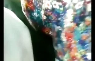 یک پسر سفید پهن بر روی نیمکت, انتظار برای یک زن روسپی سیاه و سفید. مرد fucks در دیک در فیلمهای کامل سکسی بیدمشک سیاه و سفید